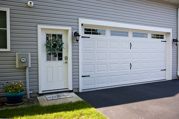 24/7 Emergency Garage Door Panel Replacement experts in Gateway, AK